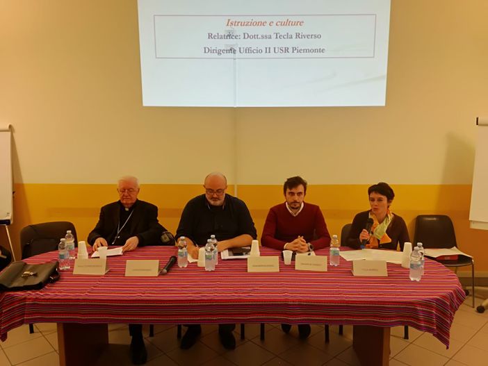 Rapporto migranti, Nosiglia: "Sbarchi molto diminuiti, ma è il linguaggio usato che crea timori e diffidenza" Rapporto migranti, Nosiglia: "Sbarchi molto diminuiti, ma è il linguaggio usato che crea timori e diffidenza"