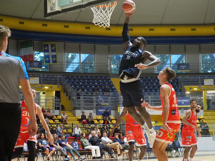 Basket, note positive per la Reale Mutua dal test contro Massagno Basket, note positive per la Reale Mutua dal test contro Massagno