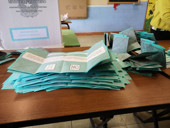 Chiuse le urne, nella provincia di Torino ha votato il 52,01% Chiuse le urne, nella provincia di Torino ha votato il 52,01%