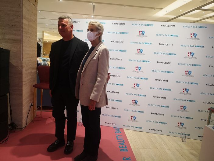 La bellezza aiuta la ricerca contro il cancro: il beauty bar della Rinascente dona a Candiolo il 10% degli incassi La bellezza aiuta la ricerca contro il cancro: il beauty bar della Rinascente dona a Candiolo il 10% degli incassi