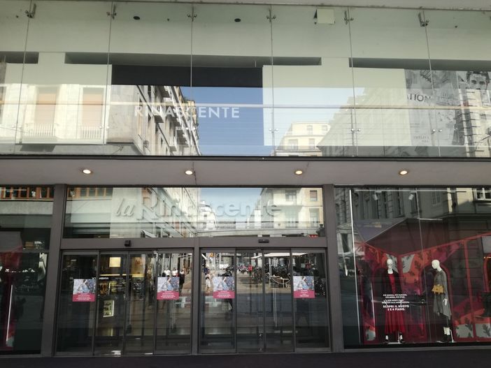 Furti nei negozi del centro, un arresto e una denuncia