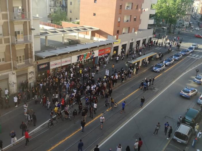 Aurora: maxi-rissa in Corso Giulio Cesare, dieci persone fermate Aurora: maxi-rissa in Corso Giulio Cesare, dieci persone fermate