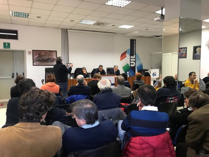 I sindacati uniscono le forze contro la crisi: prende avvio la "Vertenza Torino" per Cgil, Cisl e Uil. Fiaccolata il 13 dicembre I sindacati uniscono le forze contro la crisi: prende avvio la "Vertenza Torino" per Cgil, Cisl e Uil. Fiaccolata il 13 dicembre