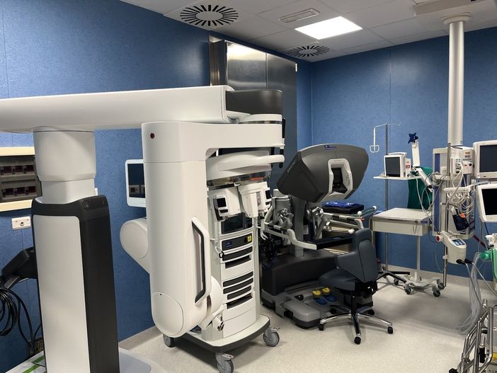 Alle Molinette il robot Da Vinci asporta grosso tumore in una paziente di 76 anni sveglia Alle Molinette il robot Da Vinci asporta grosso tumore in una paziente di 76 anni sveglia
