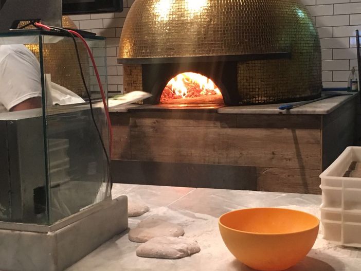 Forno a legna o elettrico: tradizione contro funzionalità