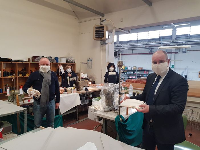 Collegno, la Rostagno riconverte parte del laboratorio per produrre mascherine