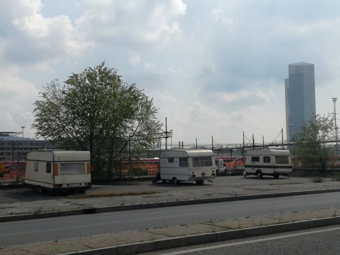 roulotte parcheggiate roulotte parcheggiate