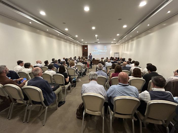 Torino allo specchio con la sua impresa, tra radici e futuro per portare i manager nelle pmi