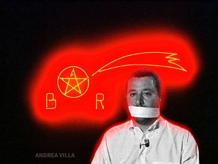 Salvini imbavagliato dalle Br, bloccato il profilo Facebook del "Banksy" di Torino Salvini imbavagliato dalle Br, bloccato il profilo Facebook del "Banksy" di Torino