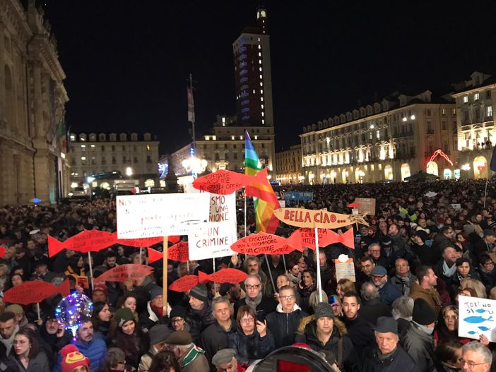 Sold out per le Sardine piemontesi e torinesi al Teatro Erba Sold out per le Sardine piemontesi e torinesi al Teatro Erba