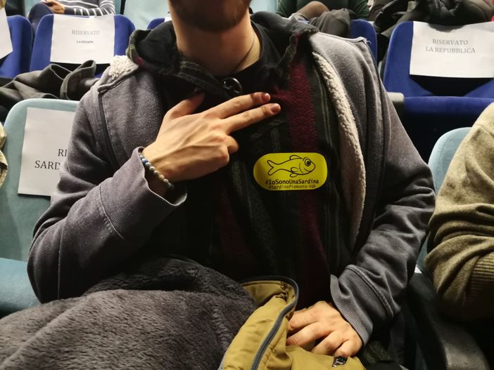 Sardine &quot;in Erba&quot;, dopo la piazza i manifestanti hanno scelto il teatro: &quot;Pensiamo se partecipare alle Comunali&quot; [FOTO]