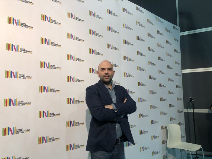 Saviano contro AltaForte: “Indispensabile allontanare la casa editrice, da Torino parte il cambiamento” [VIDEO]