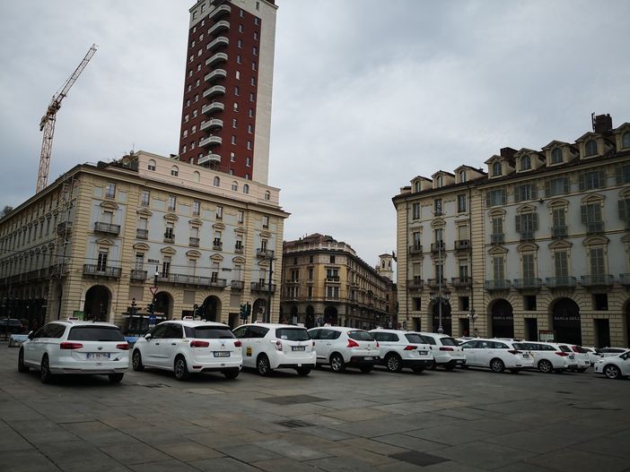 Usb taxi e la proposta di concordare le tariffe: "Si vuole mettere in competizione servizio pubblico e aziende private?" Usb taxi e la proposta di concordare le tariffe: "Si vuole mettere in competizione servizio pubblico e aziende private?"