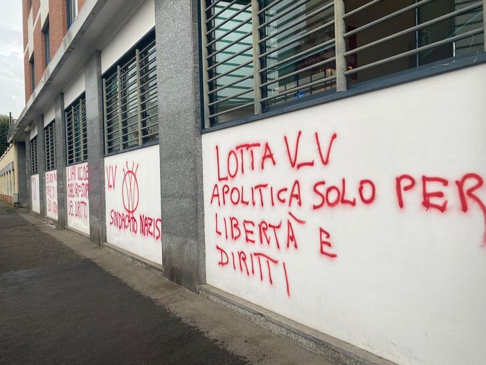 Le scritte No Vax in via Pedrotti dello scorso giugno Le scritte No Vax in via Pedrotti dello scorso giugno
