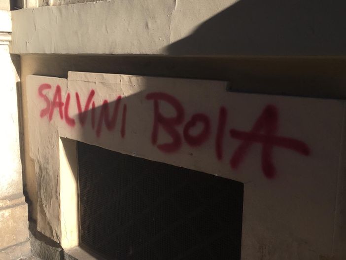 Minacce di morte a Salvini sui muri del centro di Torino. Ricca (Lega): "Non ci spaventiamo" Minacce di morte a Salvini sui muri del centro di Torino. Ricca (Lega): "Non ci spaventiamo"