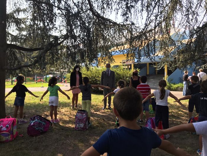 Primo giorno di scuola, Di Martino alle famiglie: “Affrontiamo l’anno con serenità e spirito di collaborazione” [VIDEO e FOTO]