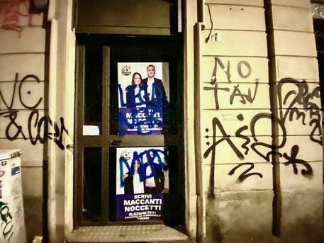 sede lega imbrattata sede lega imbrattata