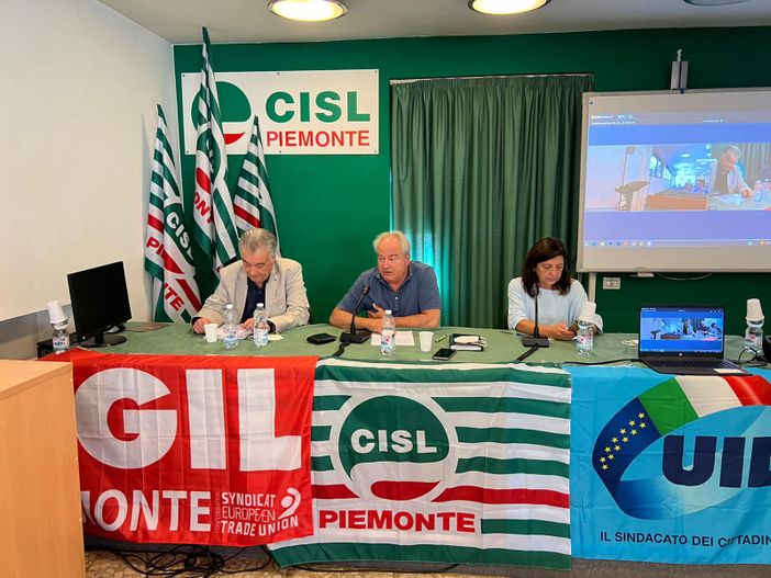 sindacalisti durante un incontro