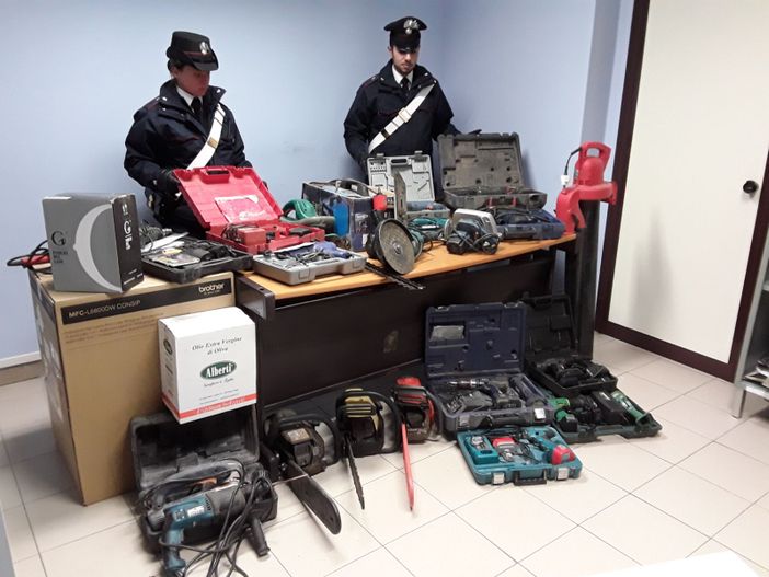 Nole, chiuso un "magazzino del rubato": quattro denunce Nole, chiuso un "magazzino del rubato": quattro denunce