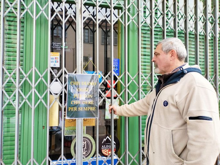 Serrande giù a Cavoretto, i commercianti: “Chiudiamo oggi per non chiudere per sempre” Serrande giù a Cavoretto, i commercianti: “Chiudiamo oggi per non chiudere per sempre”