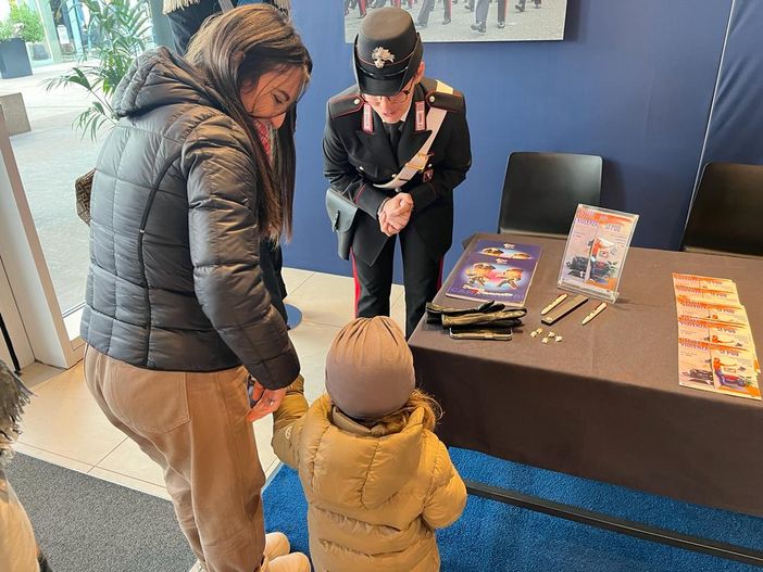 Le divise storiche dei carabinieri al Torino Outlet Village: l’iniziativa per la festa delle forze armate Le divise storiche dei carabinieri al Torino Outlet Village: l’iniziativa per la festa delle forze armate