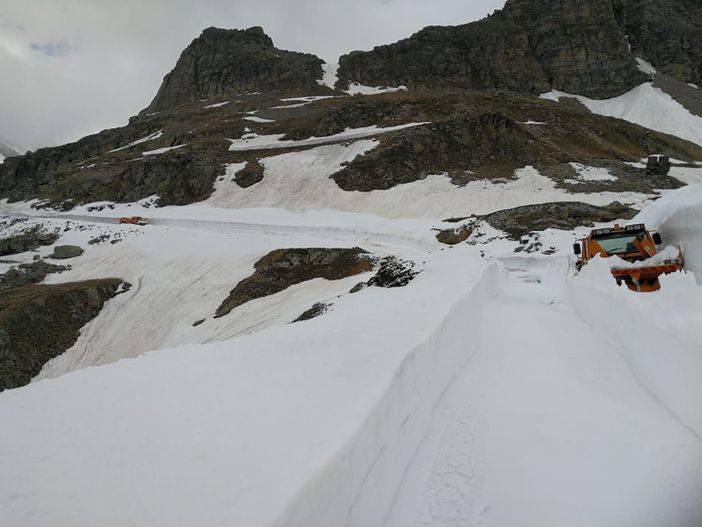 Colle del Nivolet, prosegue lo sgombero neve lungo la SP 50