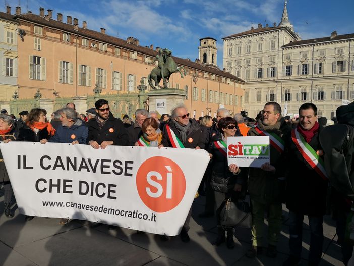 I sindaci sì Tav a Torino: "Qui con la fascia perché rappresentiamo le comunità che ci hanno eletto"
