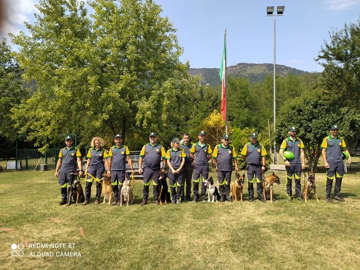 soccorritori con cani soccorritori con cani