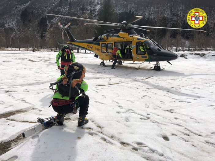 soccorso alpino in azione soccorso alpino in azione