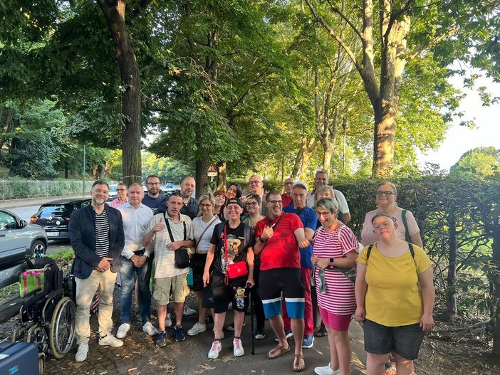 persone in partenza per un viaggio