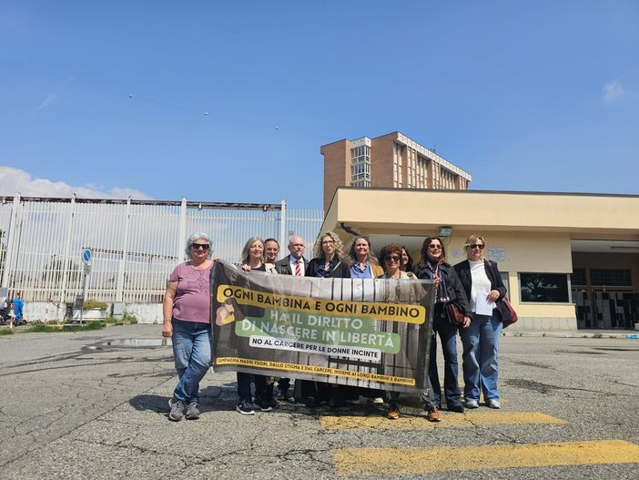 Nel carcere di Torino sempre più malati psichiatrici e tossici: sopralluogo di Pd e AVS