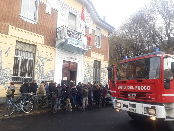 Incendio allo Spazio Popolare Neruda, gli occupanti: “No a strumentalizzazioni”