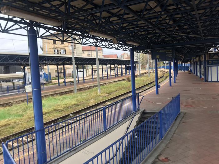 C’era una volta il circolo Ettore Valli: degrado e tossicodipendenti nell’edificio sotto sequestro [FOTO]