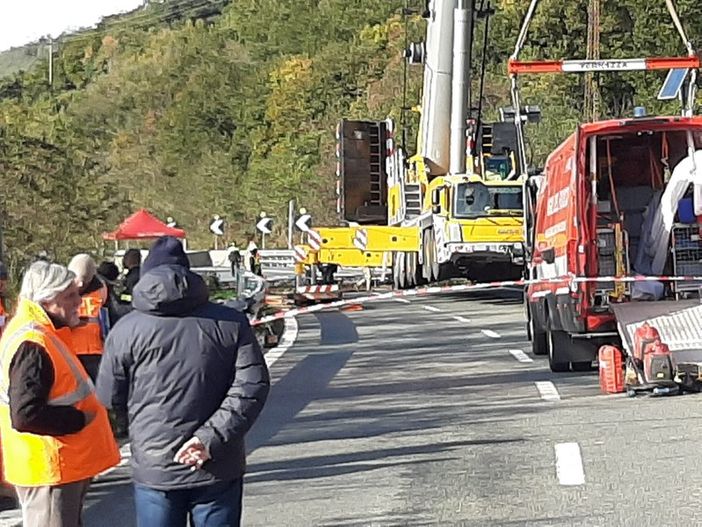 Crollo del viadotto sulla Torino-Savona, si ipotizzano 4 mesi per la riapertura Crollo del viadotto sulla Torino-Savona, si ipotizzano 4 mesi per la riapertura