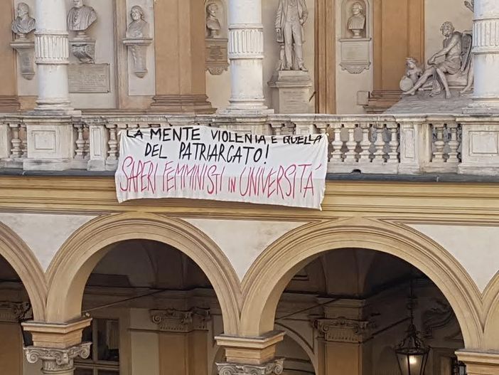 Contestazione a Torino durante il convegno contro la violenza sulle donne
