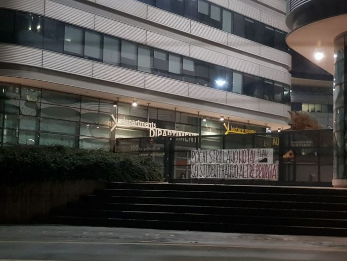 Striscione de Fuan al Campus Einaudi: "Pochi No Tav strillano, gli studenti hanno altre priorità"