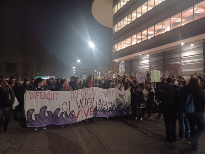 studenti in marcia per Giulia