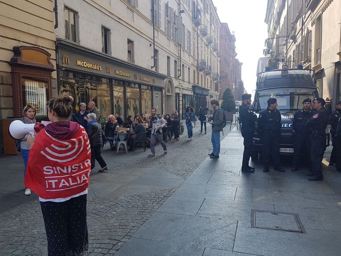 Sciopero alternanza scuola-lavoro: studenti ancora in strada a Torino Sciopero alternanza scuola-lavoro: studenti ancora in strada a Torino