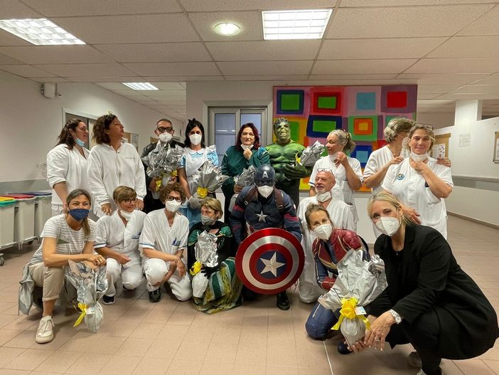 supereroi in corsia di ospedale supereroi in corsia di ospedale