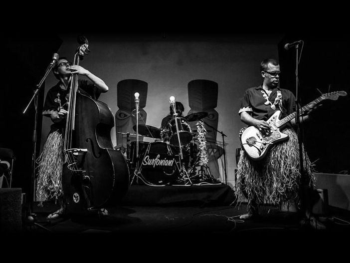 Surfoniani: cavalchiamo la musica a suon di surf Surfoniani: cavalchiamo la musica a suon di surf