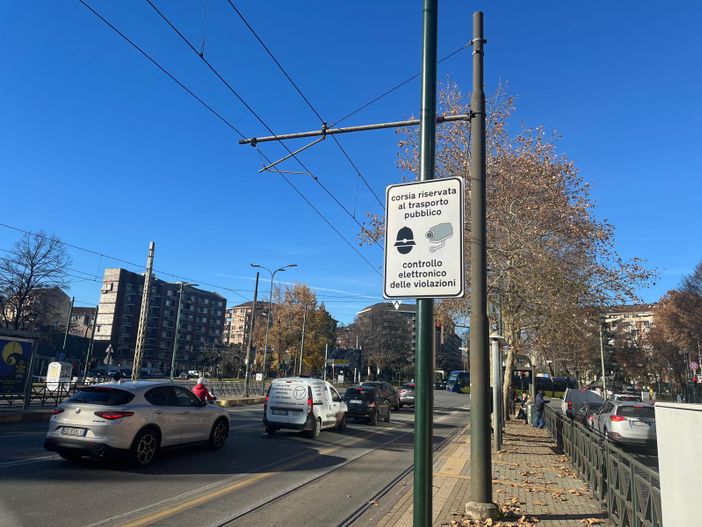 Corsie preferenziali bus a Torino, scendono le multe