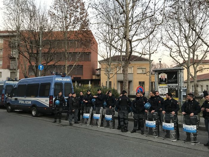 Lunga Dora Napoli, i residenti: "Più controlli delle forze dell'ordine contro il degrado" Lunga Dora Napoli, i residenti: "Più controlli delle forze dell'ordine contro il degrado"