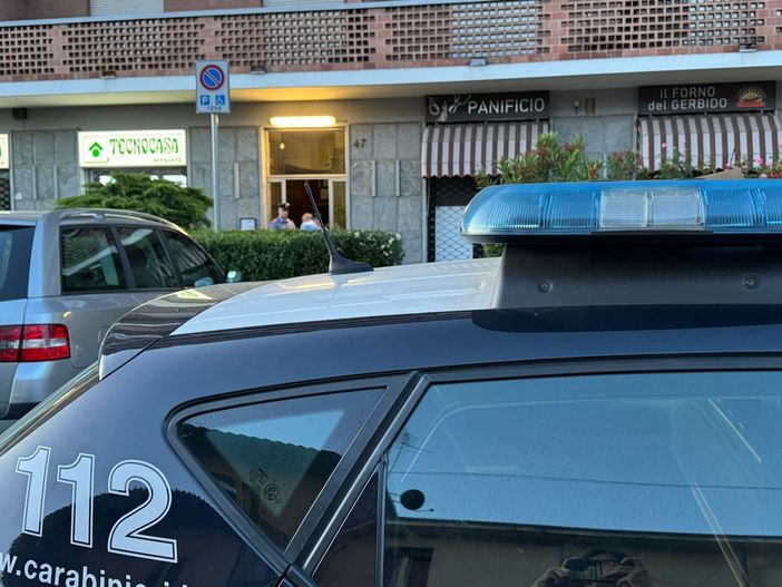 Marito tenta di uccidere la moglie a Grugliasco, indagano i carabinieri Marito tenta di uccidere la moglie a Grugliasco, indagano i carabinieri