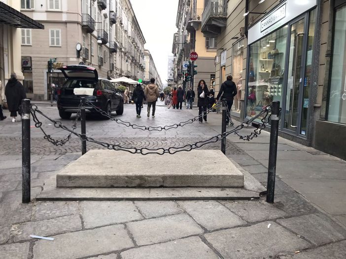 Chi o cosa copre la &quot;tomba di via Garibaldi&quot;? In pieno centro la storia poco conosciuta dai torinesi