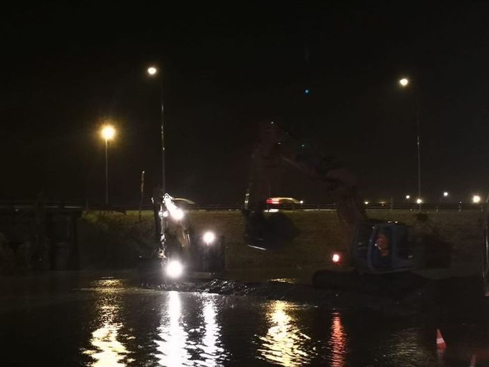 Maltempo a Moncalieri, situazione critica: azione di contenimento sugli argini del Chisola (FOTO e VIDEO) Maltempo a Moncalieri, situazione critica: azione di contenimento sugli argini del Chisola (FOTO e VIDEO)