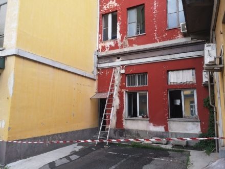 Si rompe un tubo dell'acqua, disagi e problemi al palazzo comunale di Nichelino Si rompe un tubo dell'acqua, disagi e problemi al palazzo comunale di Nichelino