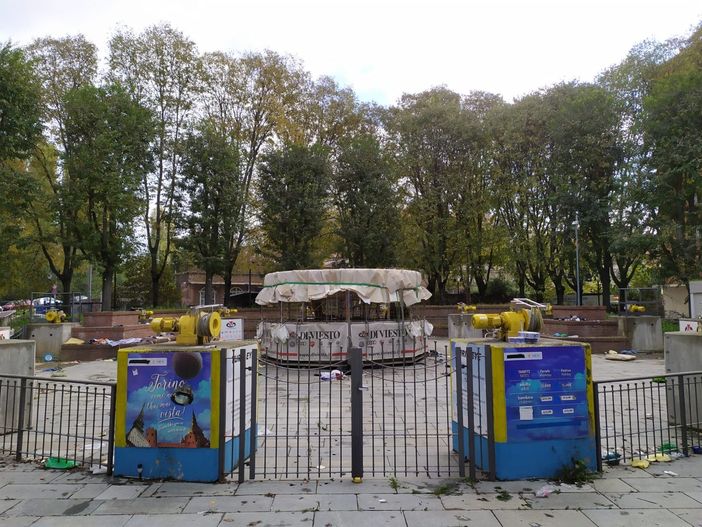 Torino dice addio a uno dei suoi simboli "moderni", sgonfiata la mongolfiera del Balon