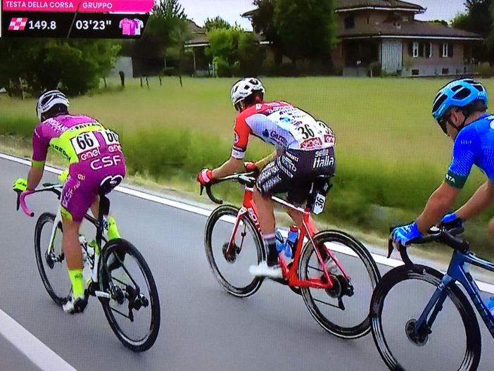 Umberto Marengo e ciclisti in fuga