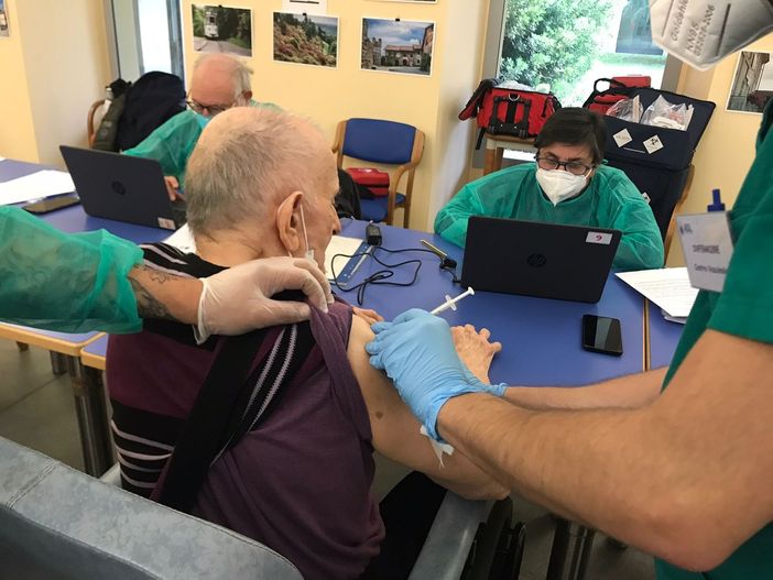 Covid, dal 1° agosto in Piemonte quarta dose di vaccino anche per i turisti over60