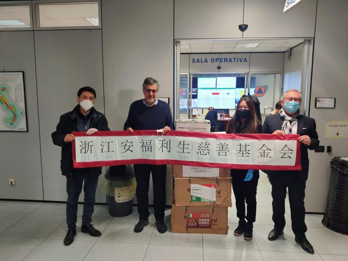 Dieci nuovi ventilatori polmonari donati alla Regione Piemonte dalla comunità cinese